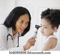 pediatra, com, otoscope, examinando, paciente