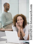 afrikanisch, geschäftsfrau, unterhaltung zelle telefon