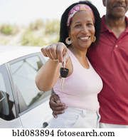 אישה שחורה, עם, בעל, להחזיק, מפתחות של מכונית