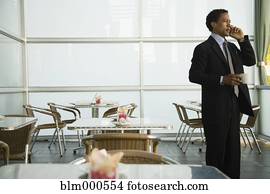 afrikanisch, geschäftsmann, unterhaltung zelle telefon, in, café