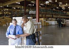 armazém, trabalhador, e, saliência, perto, pallet, de, caixas