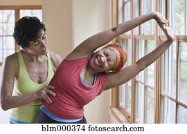 multi-ethnisch, frauen, in, joga klasse