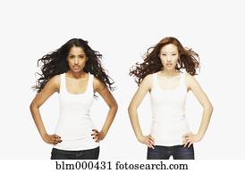 multi-ethnisch, frauen, mit, hände hüften