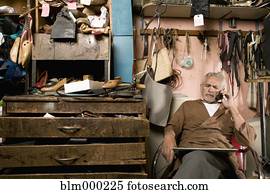 älter, spanisch, männlich, schuster, unterhaltung zelle telefon