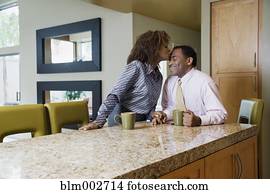 אישה אפריקנית, להתנשק, בעל, ב, מודרני, מטבח