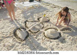 caucasiano, menina adolescente, predios, sandcastle, ligado, praia