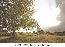 caucasiano, menina, fruta colheita, em, pomar