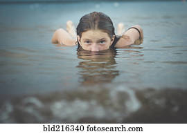 caucasiano, menina, natação