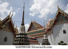 Ornate rooftops of Phra Chedi Roi
