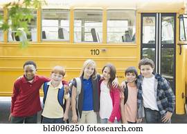 kindern, warten, für, schulbus kindern, warten, für, schulbus