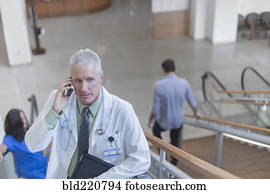 doktor, unterhaltung zelle telefon, auf, schritte