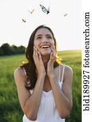 mulher, observar, borboletas, em, prado