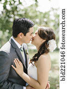 novia y novio, besar