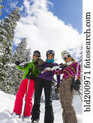 mulheres, esquiando, junto