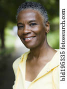 sonriente, mujer americana africana