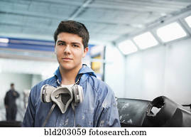 trabalhador, sorrindo, em, planta industrial