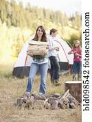 família caucasiana, acampamento, junto