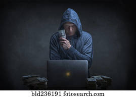 caucasiano, hacker, roubando dinheiro, de, laptop