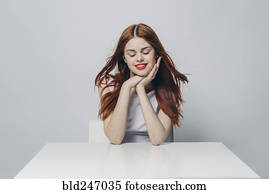 pensativo, caucasiano, assento mulher, em, ventoso, tabela