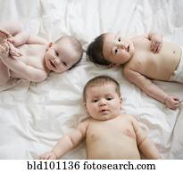 bebês, deitando, ligado, cobertor