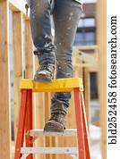 pernas, de, caucasiano, mulher, ligado, escada, em, local construção