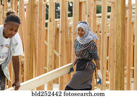 voluntários, carregar, madeira, em, local construção