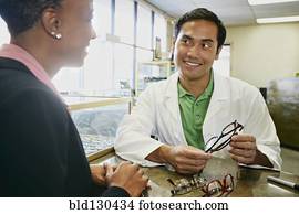 optometrist, conversa, paciente, em, escritório