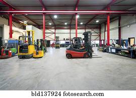 forklift, maquinaria, trabalhando, em, armazém