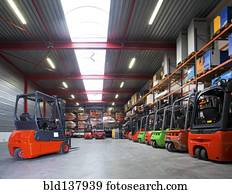 forklift, maquinaria, uma fileira, em, armazém