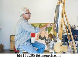 velho, hispânico, artista, quadro, em, estúdio