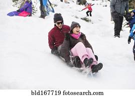 par hispânico, sledding, ligado, nevado, encosta