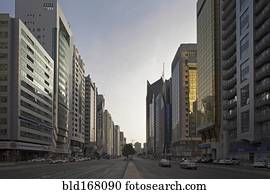 silueta, de, ornate, cúpulas, e, colunas, sob, céu nebuloso, abu dhabi, abu dhabi, Emirate, emirates árabes unidos