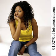 deprimido, , mujer africana, (25-30, years), en, sofá