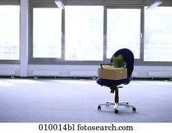 leeres büro, raum, mit, blauer stuhl, und, umzugskiste