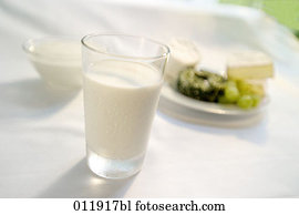 glas milch, auf, a, tisch