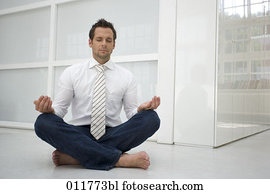 hombre, en, camisa y corbata, meditar