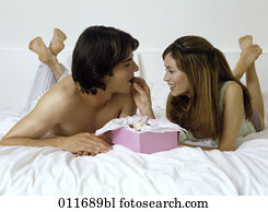 קשר, *משקר/שוכב, ב, bed,, לאכול, שוקולדים