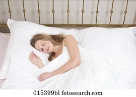 retrato, de, mujer joven, sueño, en cama