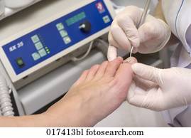 mujer, el experimentar, tratamiento médico, de, ella, pies