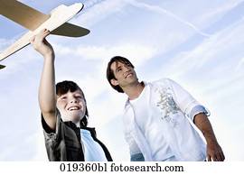 padre, mirar, como, hijo, es, de arranque, juguetee avión
