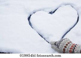 behandshuhte hand, zeichnung, herz, in, schnee, auf, auto- fenster