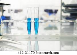 prateleira, de, tubos teste, com, solução, ligado, contador, em, laboratório