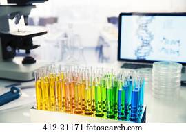 prateleira, de, tubos teste, com, solução, ligado, contador, em, laboratório