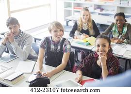 adolescente, estudantes, aprendizagem, em, sala aula