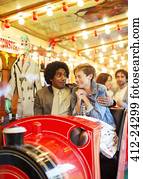 homem, abraçar, assustado, namorada, ligado, fantasma, trem