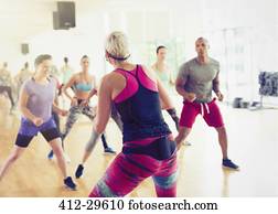 instrutor aptidão, guiando, aeróbica, classe