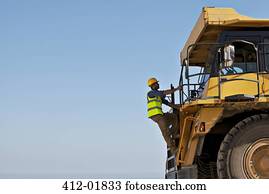 trabalhador, escalando, maquinaria, ligado, local