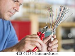 eletricista, aparando, fios