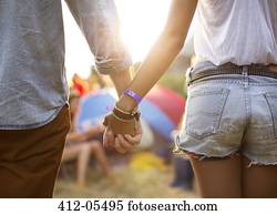 mãos participação par, perto, barracas, em, música, festival