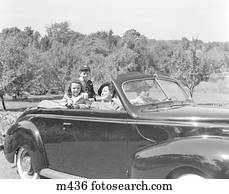 1940, 1940s, früher, mann- frau, auto, buecher, studenten, datum Stock